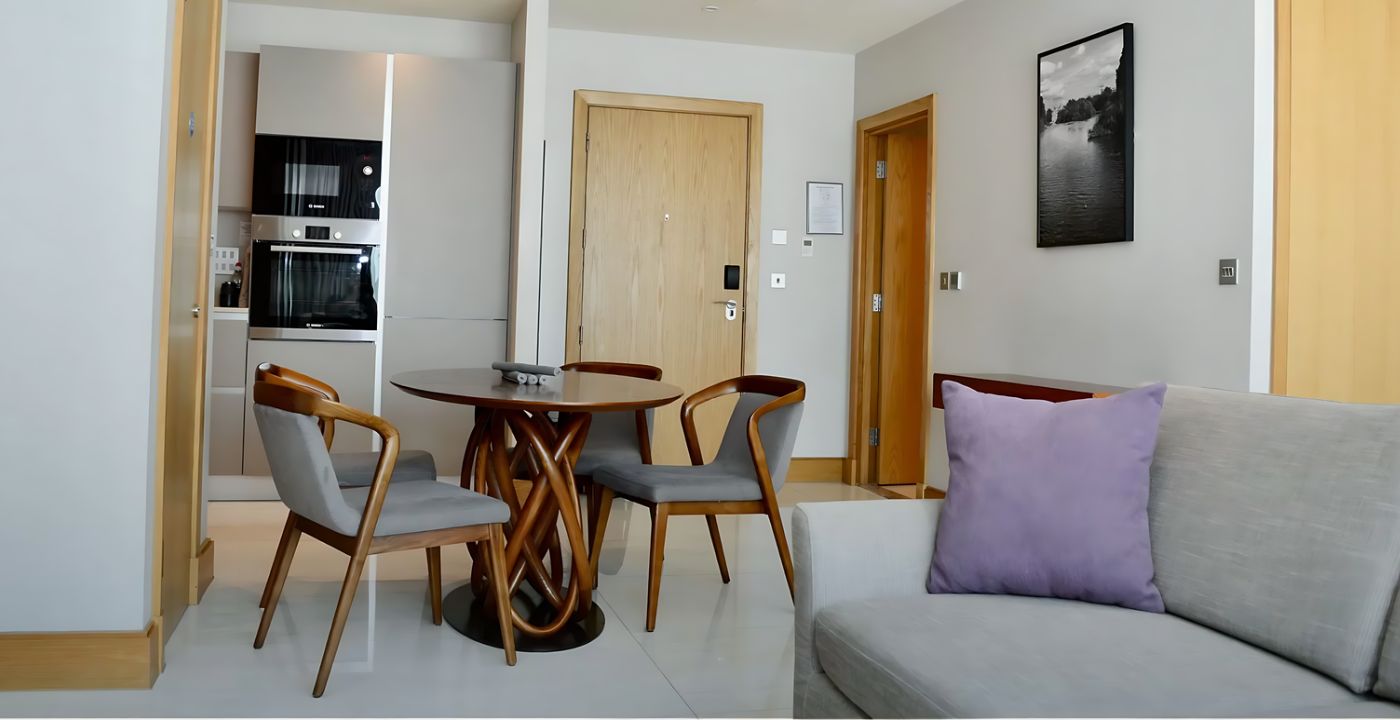 Studio Serviced Apartment With Desk & Co-Working Space (2)