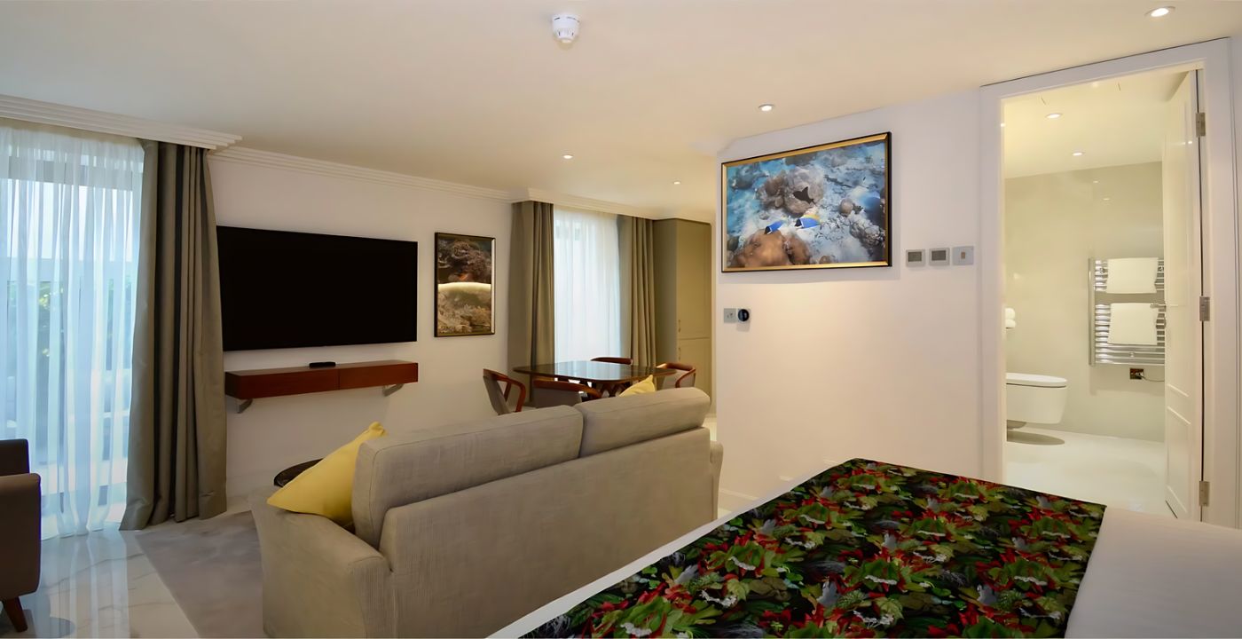 Studio Serviced Apartment With Desk & Co-Working Space